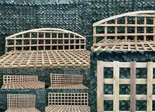 Premier Square/Arched trellis